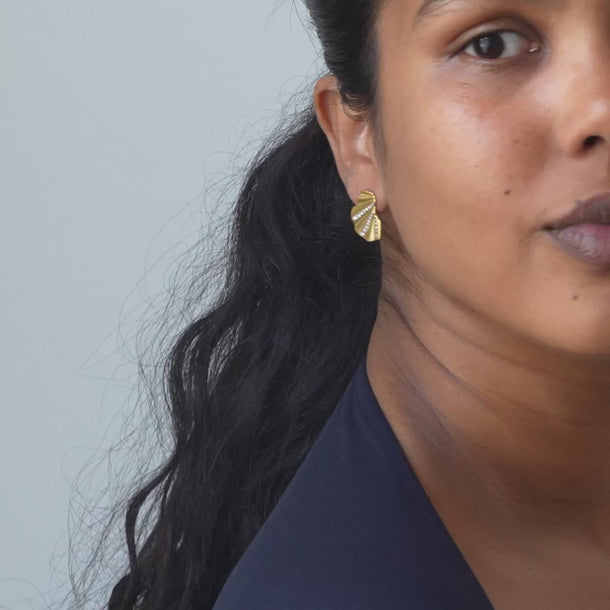 ENAMEL Copenhagen Örhängen, Wave CZ Earrings Clear CZ
