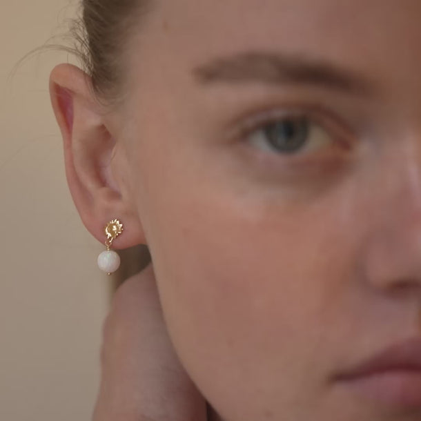 ENAMEL Copenhagen Örhängen, Daystar Globe Earrings Opal