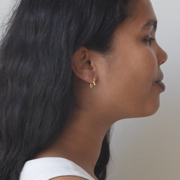 ENAMEL Copenhagen Örhängen, Organic Star Small Earrings Gold Plated